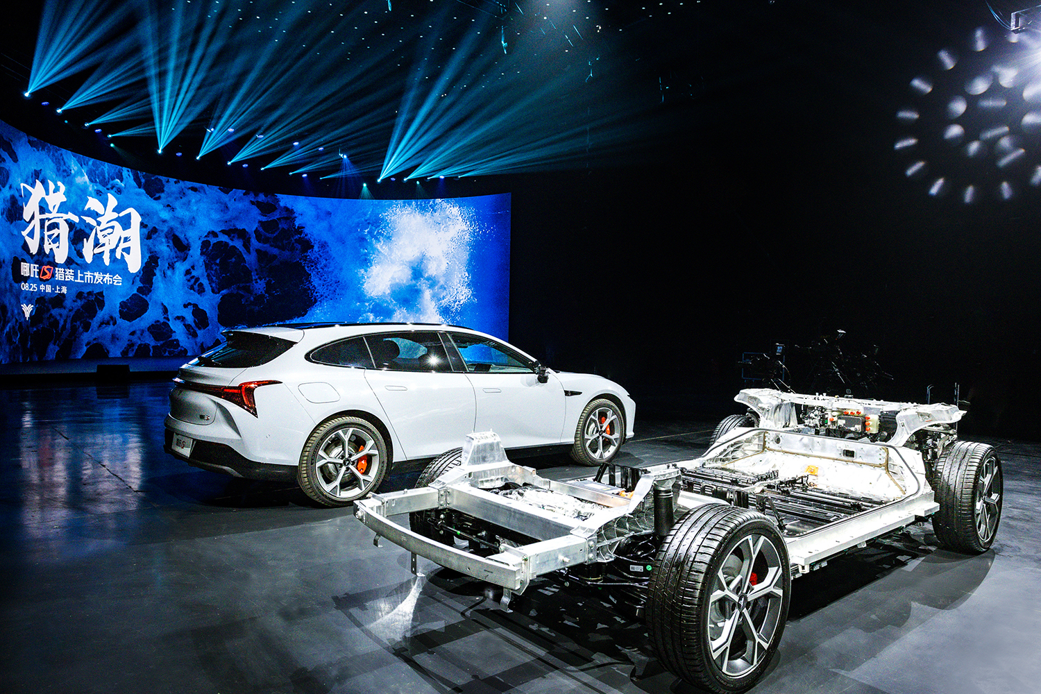 哪吒S猎装上市 纯电+增程可选/售价15.99万元起