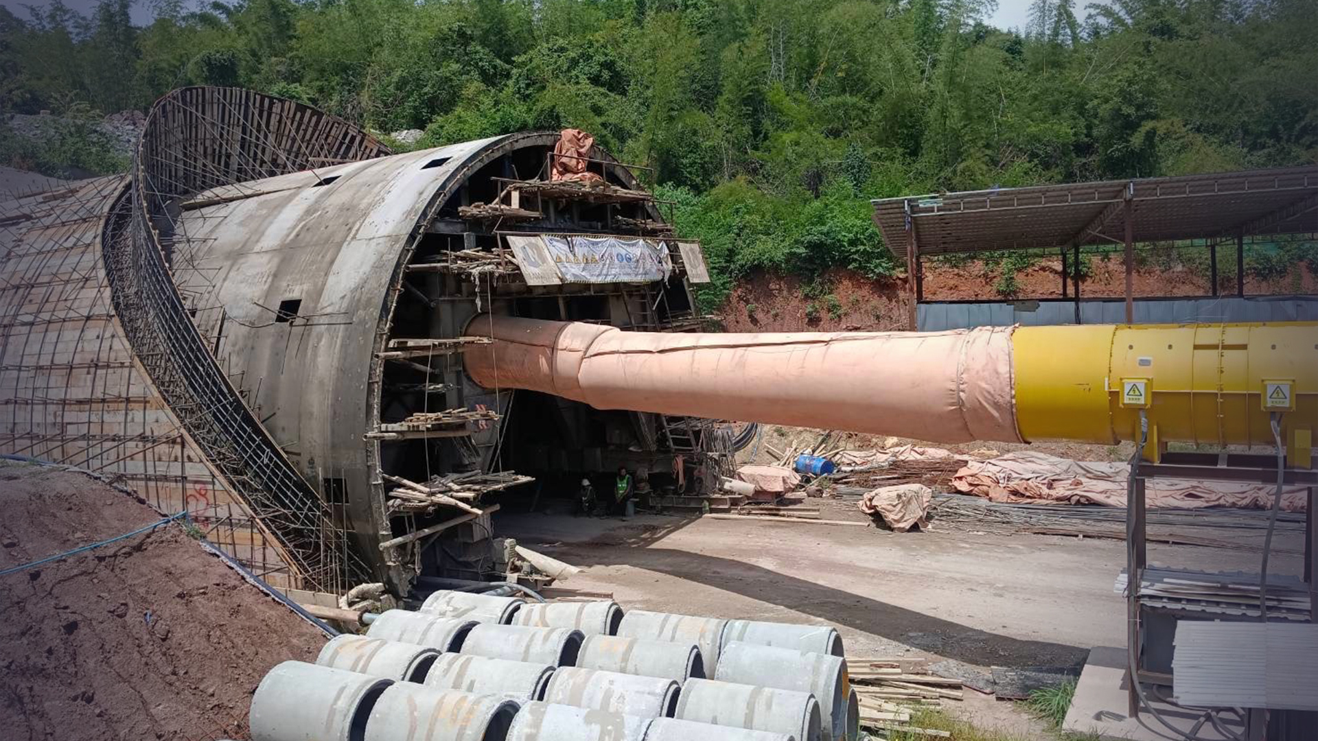 泰媒：中泰高铁隧道工地发生塌方事故，失踪3人中有2名中国人