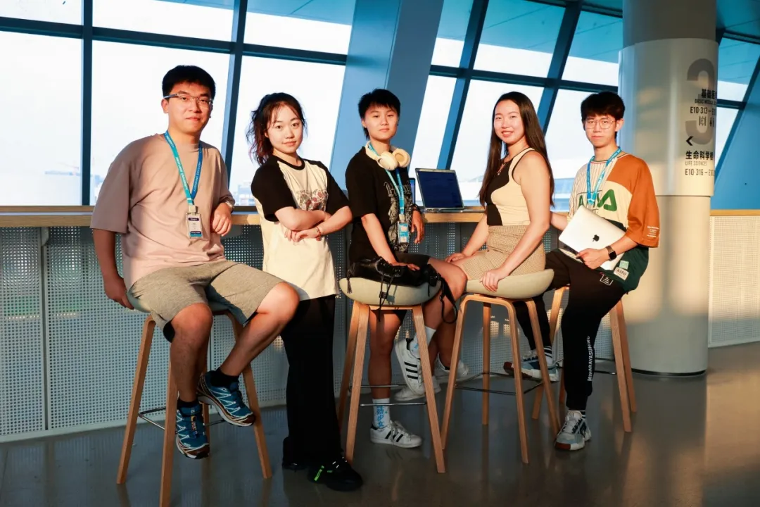 “4tnight”小组成员合影