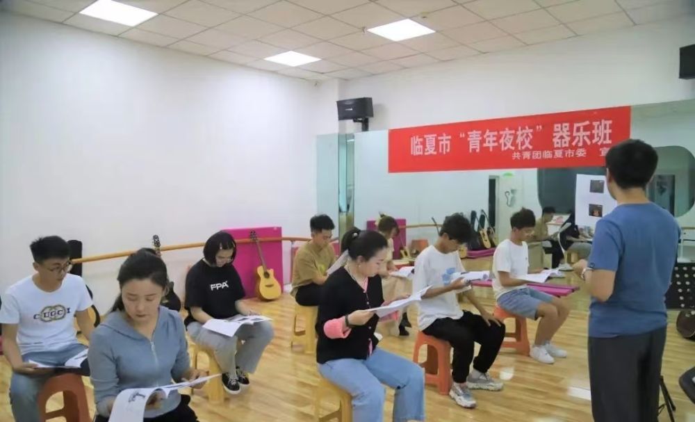 青年夜校器乐班