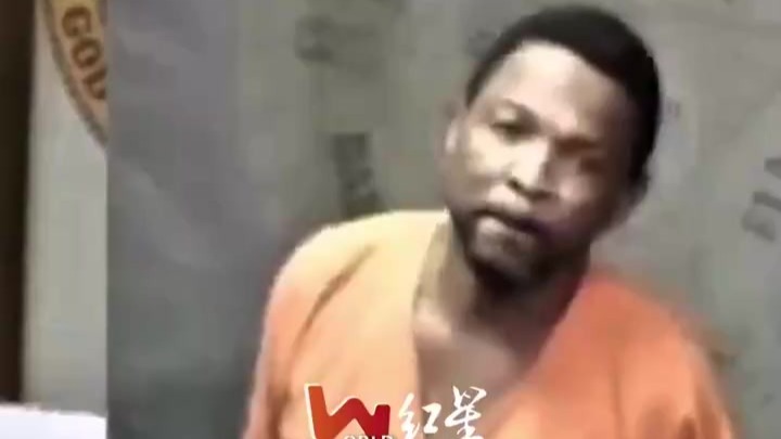 9年前因被女法官认出是老同学而抱头痛哭的美国嫌犯，如今因盗窃再被捕，两人庭上又见面