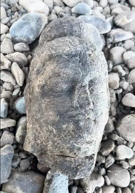 石刻属唐代造像风格