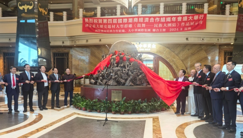 “《鼓舞——民族大团结》大型群雕”展示揭幕