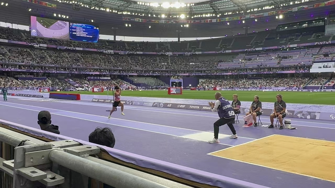4米91!东莞女将巴黎残奥跳远T11级摘银