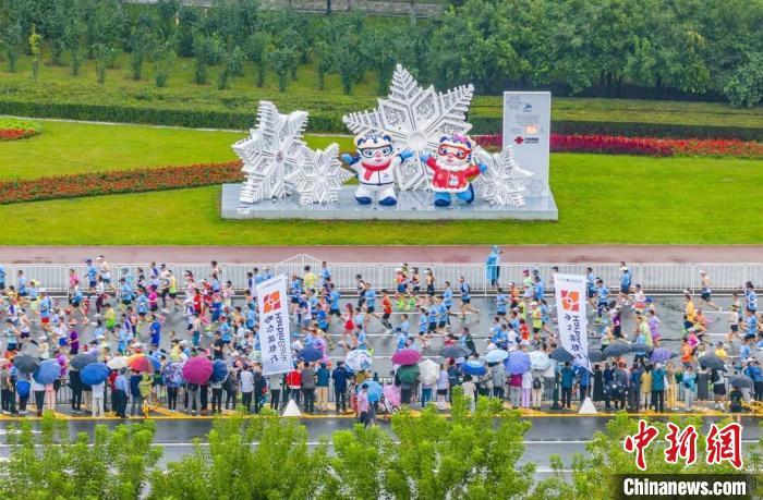 哈尔滨马拉松比赛现场。哈尔滨马拉松组委会 供图