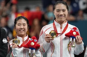 再添1金!东莞女将黄文娟巴黎残奥获乒乓球女子双打WD14金牌!
