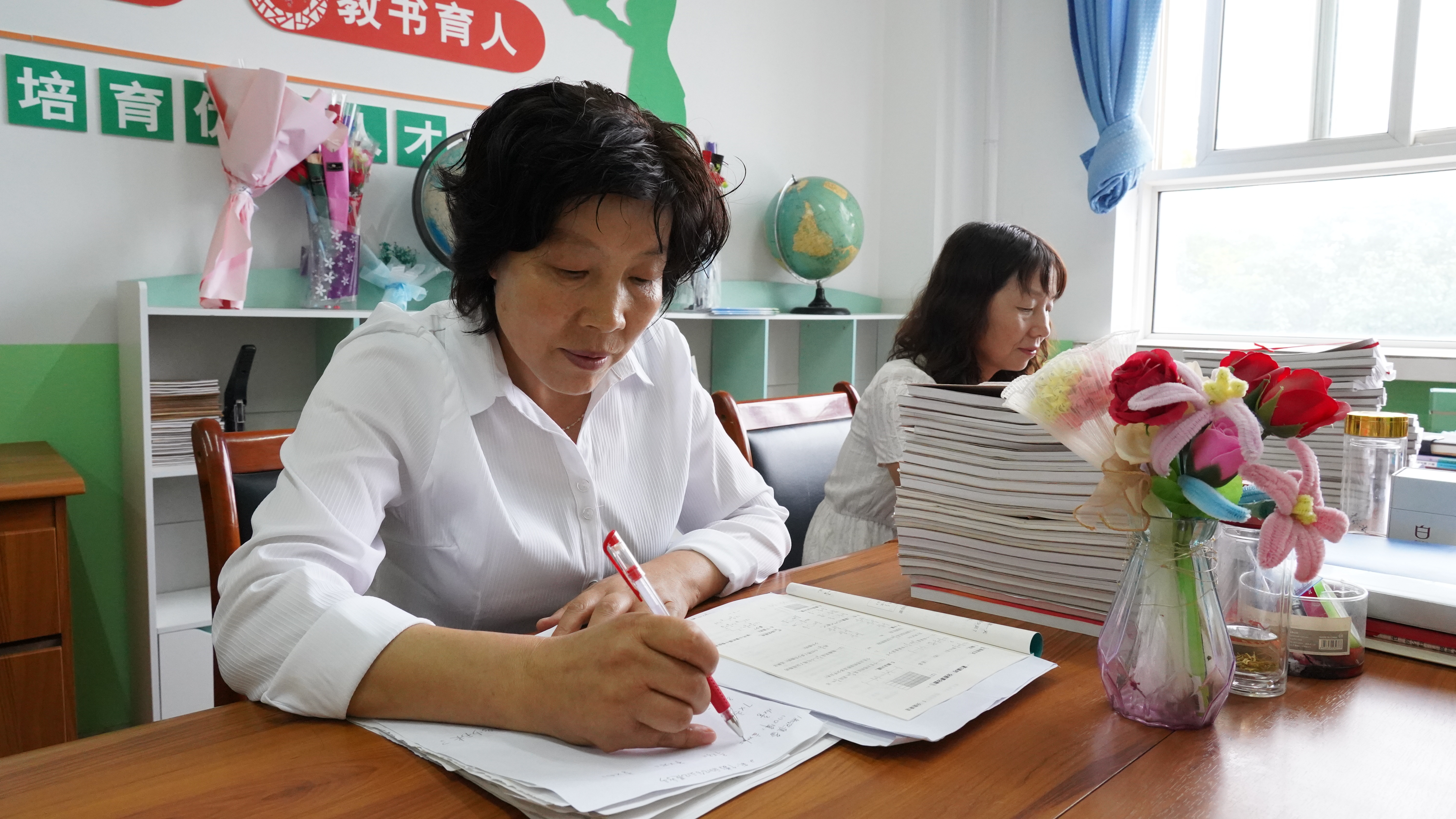 鞍子山乡小学老师图片图片