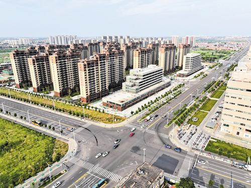 8月15日拍摄的沧州市解放东路与海丰南大道交叉口。本报通讯员 杨 晨摄