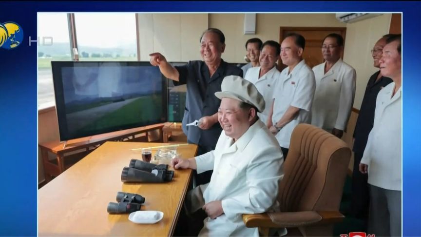 现场画面：金正恩指导朝鲜无人机性能试验
