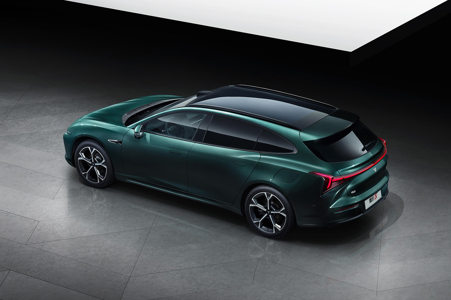 哪吒S猎装上市 纯电+增程可选/售价15.99万元起