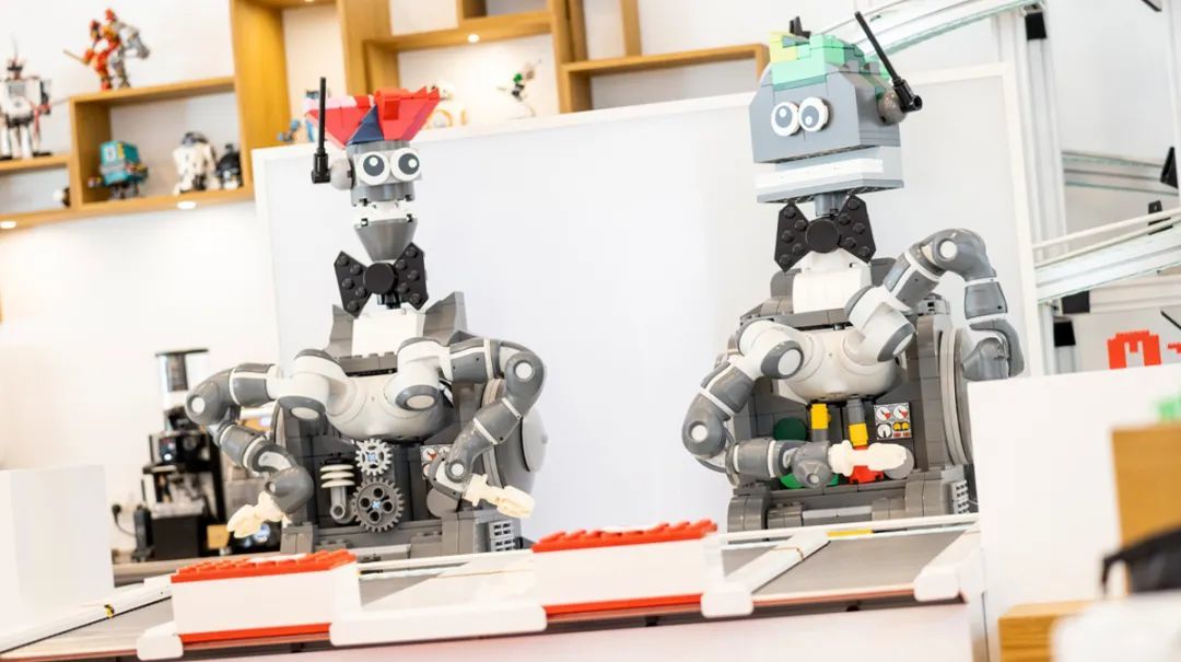 Photo by legohouse.com
