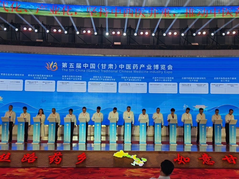 图为第五届药博会现场 新华社记者 王朋 摄