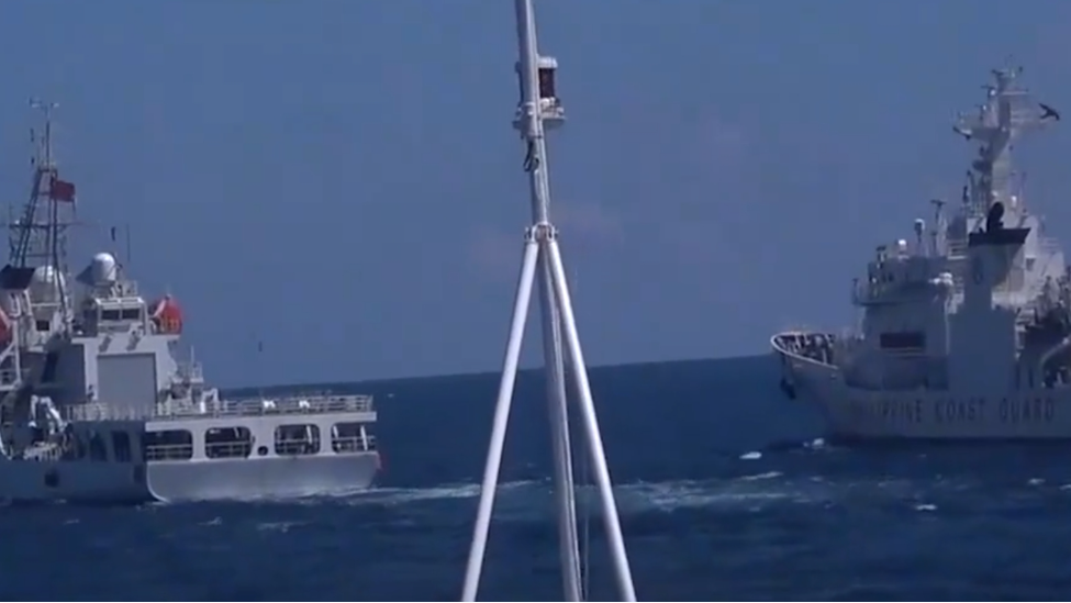 中菲仙宾礁爆发冲突，菲船报废，中方封锁130天，055大驱抵达现场