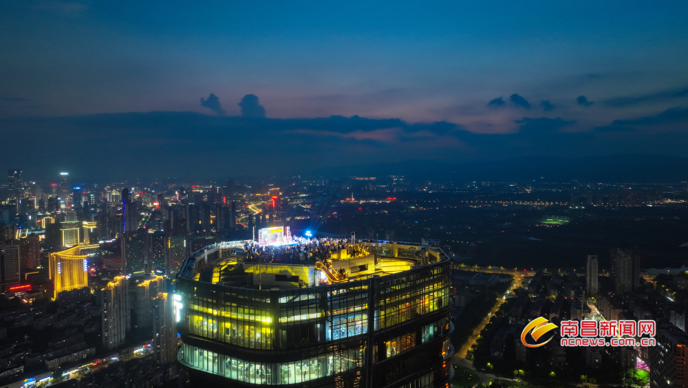 南昌：“云端盛会” 扮靓城市夜景（图）