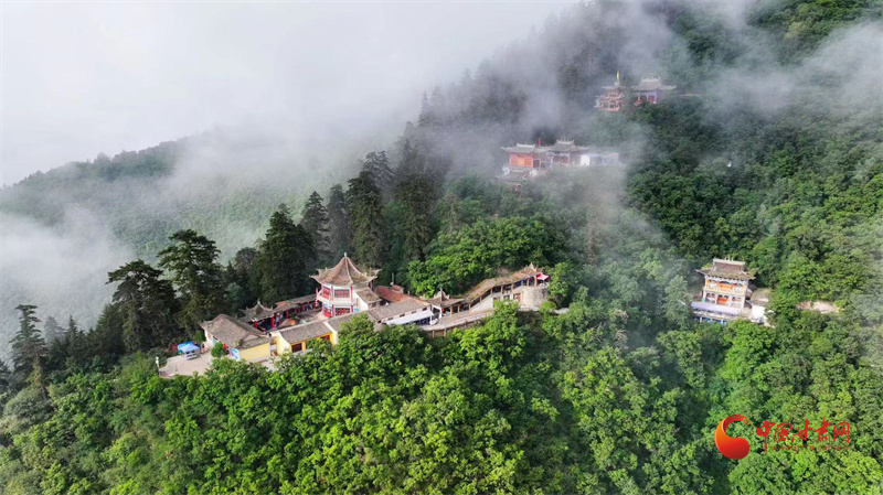 雨后兴隆山