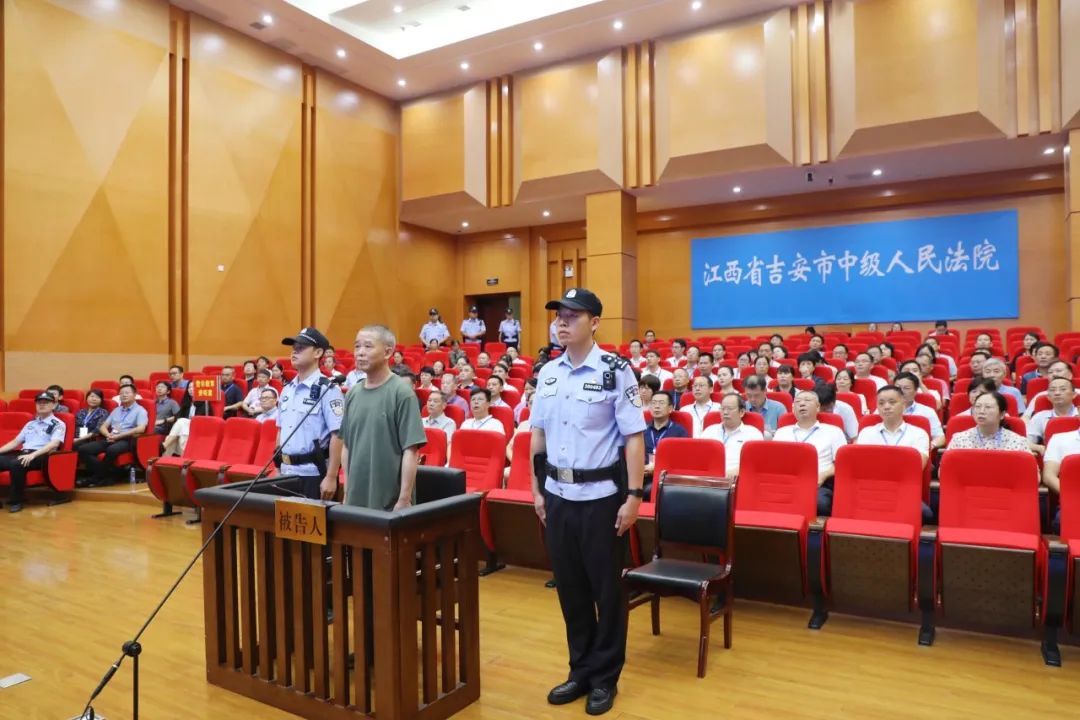 泰和县政协原副主席肖晓洪受审：将用余生好好悔过，改过自新