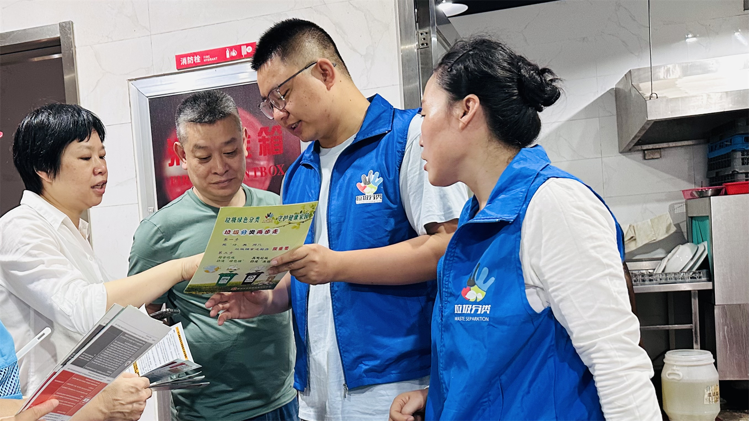 宁波鄞州区泰和社区积极开展垃圾分类宣传活动，提升居民参与意识