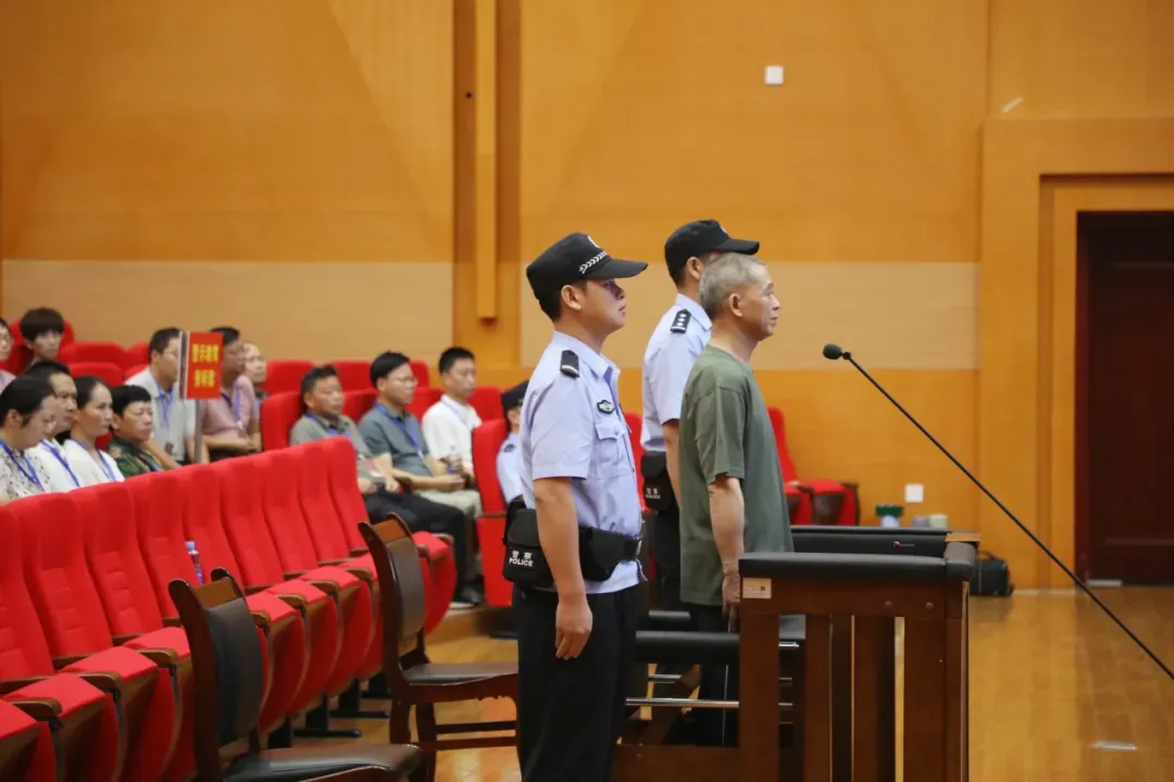 泰和县政协原副主席肖晓洪受审：将用余生好好悔过，改过自新