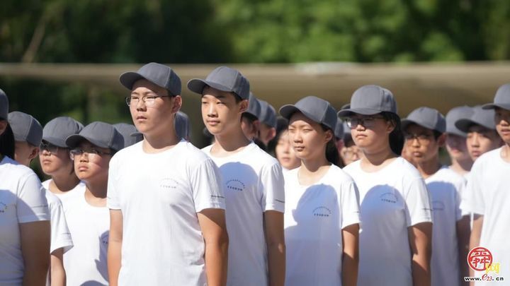 铸就钢铁意志,绽放青春风采——2024年济南市中小学师生军事体验活动第四期军事训练集中汇演精彩回顾
