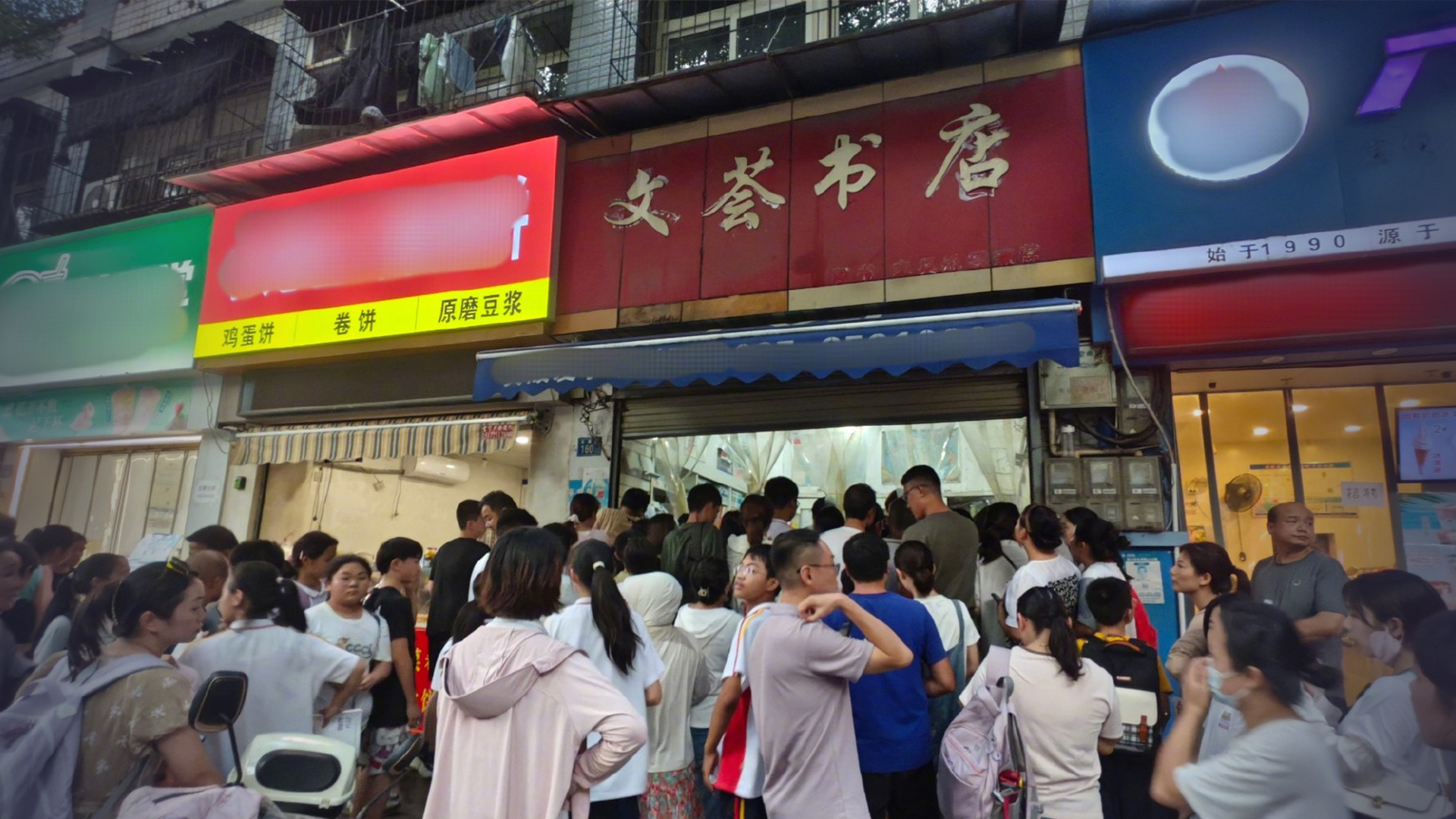 武汉一中学要求到指定书店购书？记者实地探访