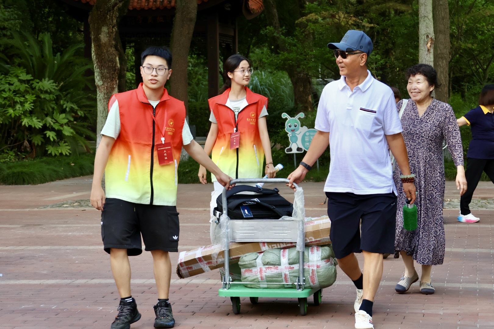 花式宠“里”，浙江万里学院开学啦！