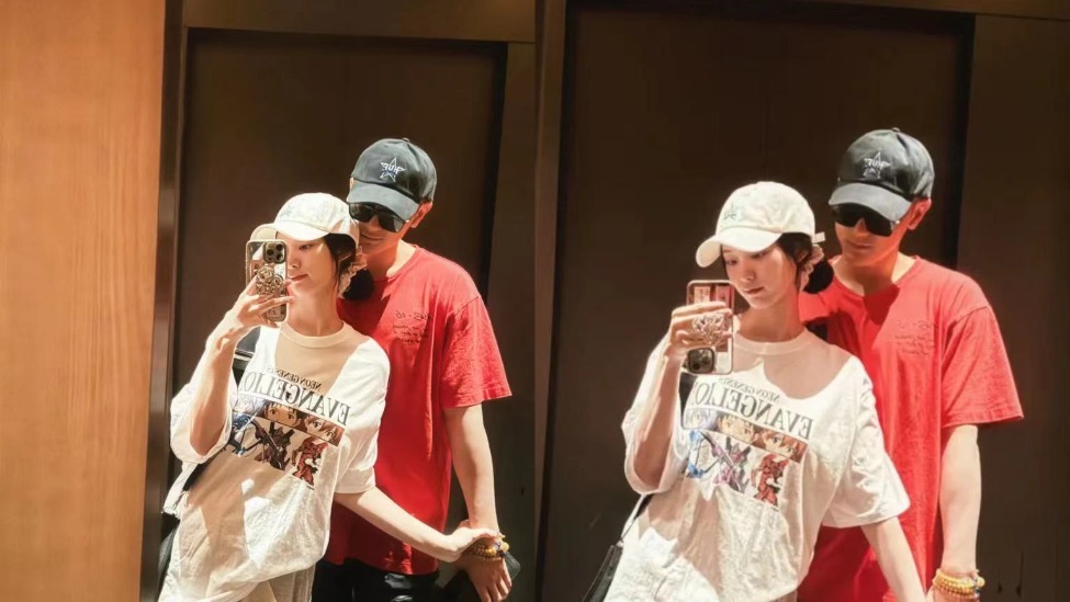 徐艺洋晒与黄子韬亲密合影！二人拉手贴贴太甜蜜啦封面图