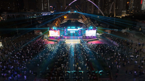 路边音乐会。受访者供图