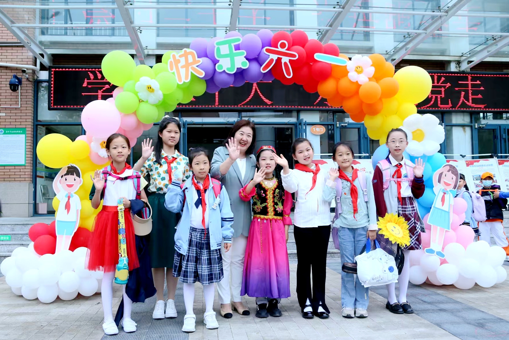 青岛基隆路小学校长邱琳