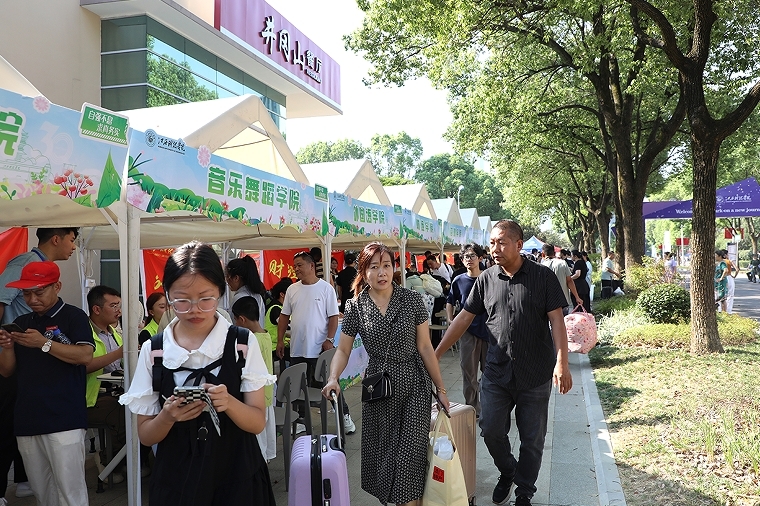 江西科技学院“花式”迎新 新生入学“初体验”倍感暖心