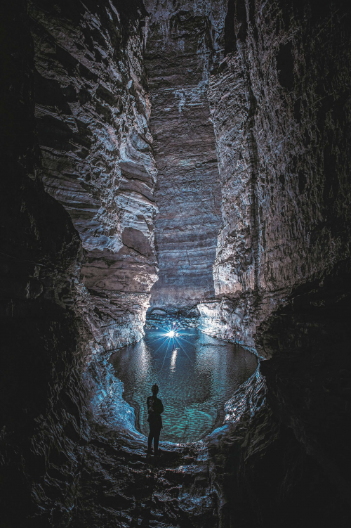 绥阳双河洞探洞。周元杰 摄