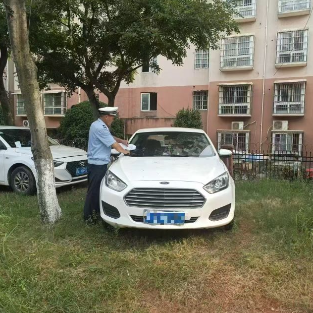 网友反映南昌碟子湖大道右拐上高架红绿灯设置不合理 官方回复