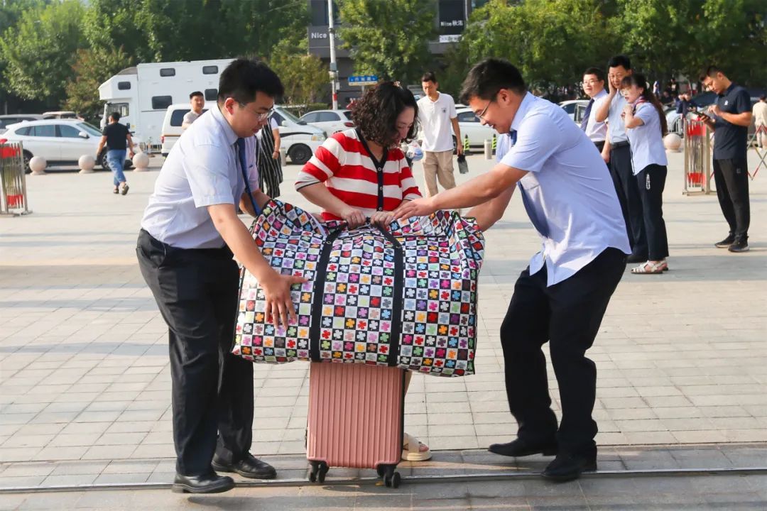 济宁海达行知学校新学期开学第一天见闻