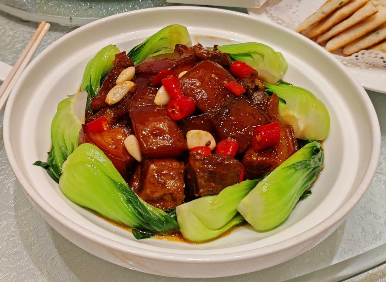 以黄精浓缩液制作的红烧肉品相与味道实在诱人。