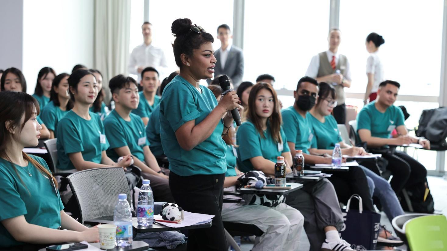 国泰航空空乘学员积极分享自身对中国文化的理解