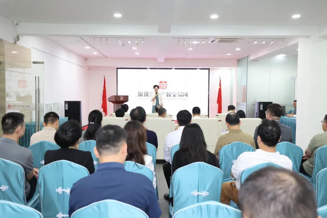 胡雪梅走访考察深圳文化产权交易所。（全媒体记者 余乐俭 摄）