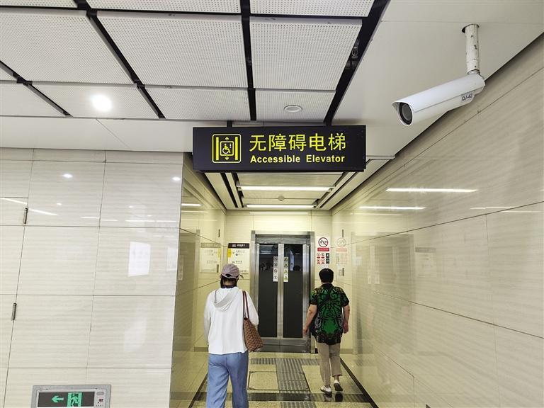 地铁站内无障碍电梯