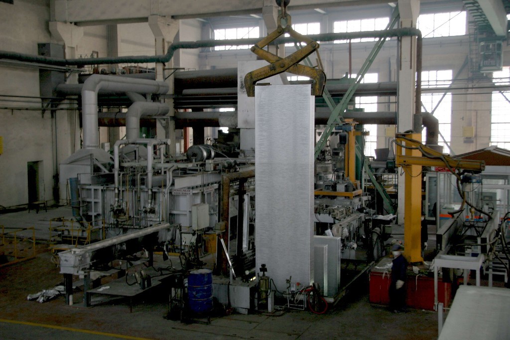 新式天然气蓄热式熔炼炉