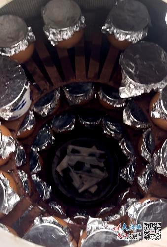 炭火煨制而成的南昌瓦罐汤