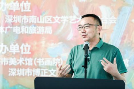 深圳市政协文史委主任尹昌龙致辞