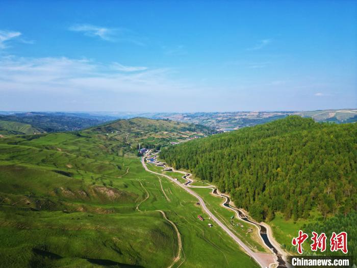 甘肃巧“借”深山草甸发展乡村民宿游