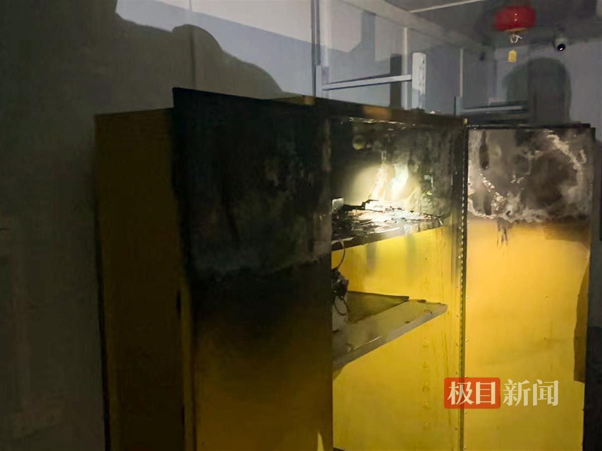 无人机锂电池储存间突发火灾 武汉消防紧急扑救！