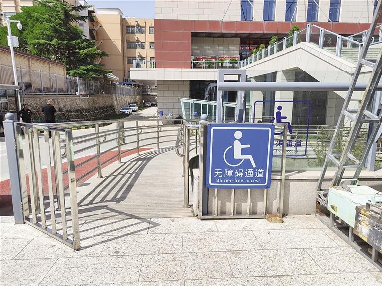 甘肃省图书馆无障碍通道