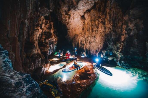 贵阳清镇市“石龙洞洞穴桨板体验”。受访者供图