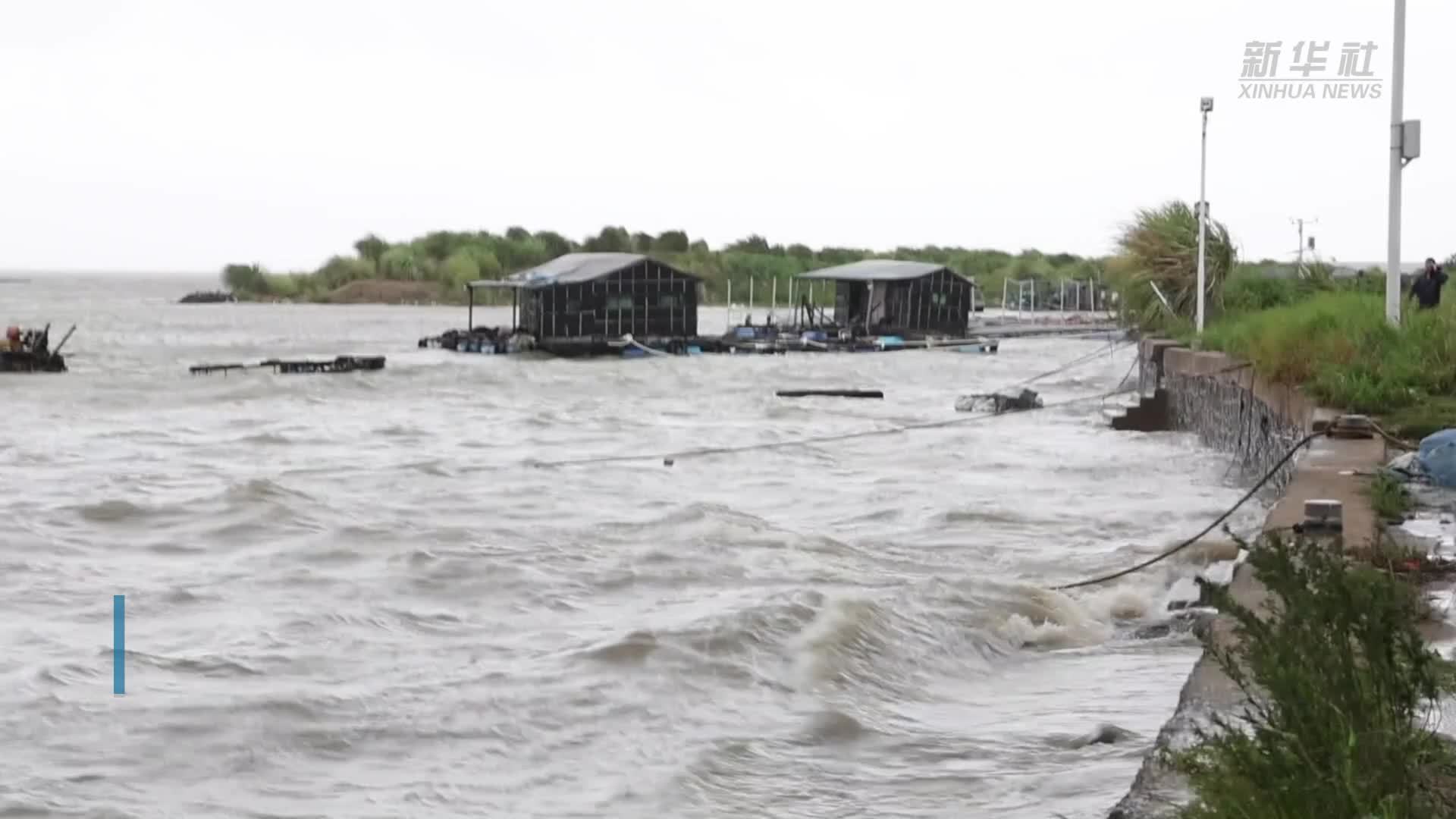 新华全媒＋｜“摩羯”登陆海南文昌 风力超17级