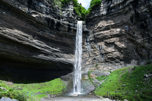 吊水岩瀑布。毕节纳雍县委宣传部 供图