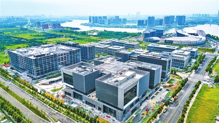 中原科技城科技创新园项目即将全面完工,建成后将成为我省高科技人才基地(9月4日摄)。(记者 聂冬晗 摄)