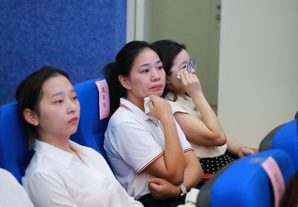 荆楚好老师“心灯”教师团队事迹报告会在长职举行
