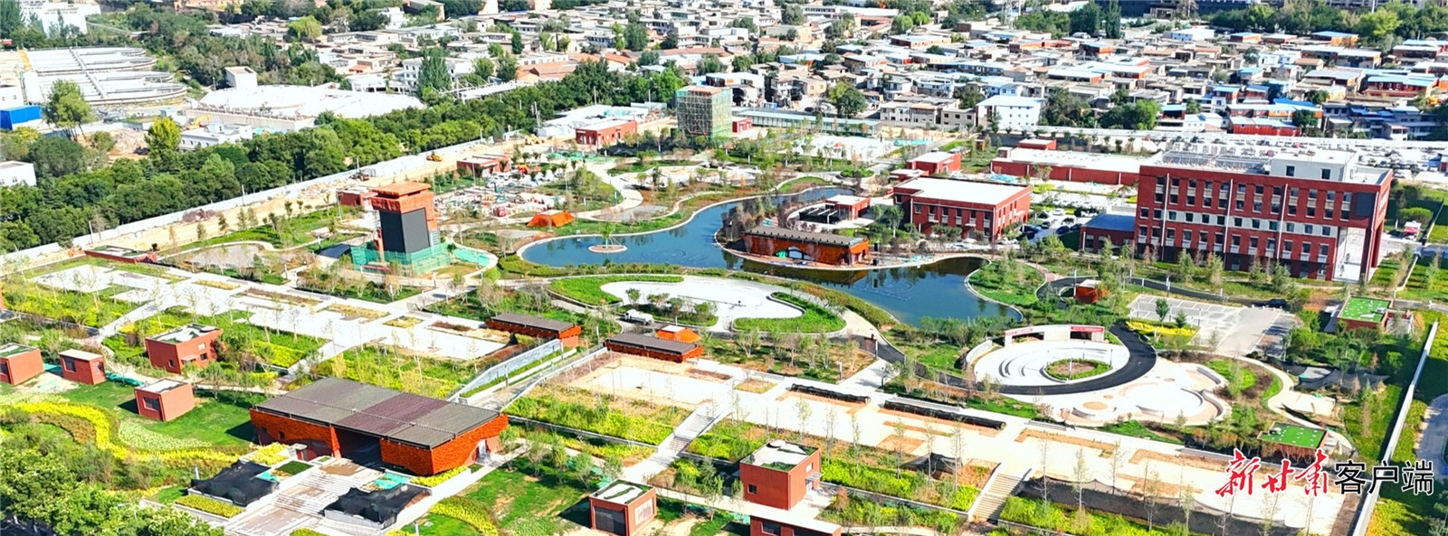 地下是污水处理厂，地上是兰州水生态科普公园，兰州七里河安宁污水处理厂改扩建项目吸引众多市民前往打卡。