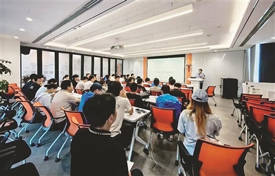 南昌向外卖平台进行普法宣传 守护市民“舌尖上的安全”