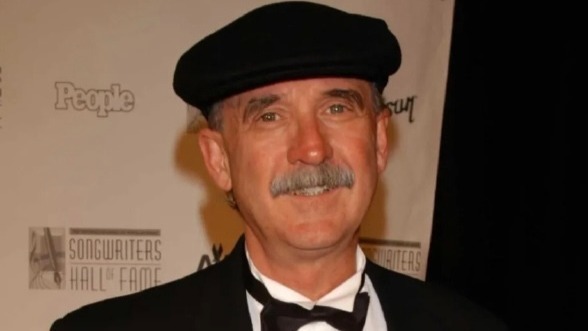 《泰坦尼克号》主题曲《我心永恒》原作者去世 享年80岁封面图